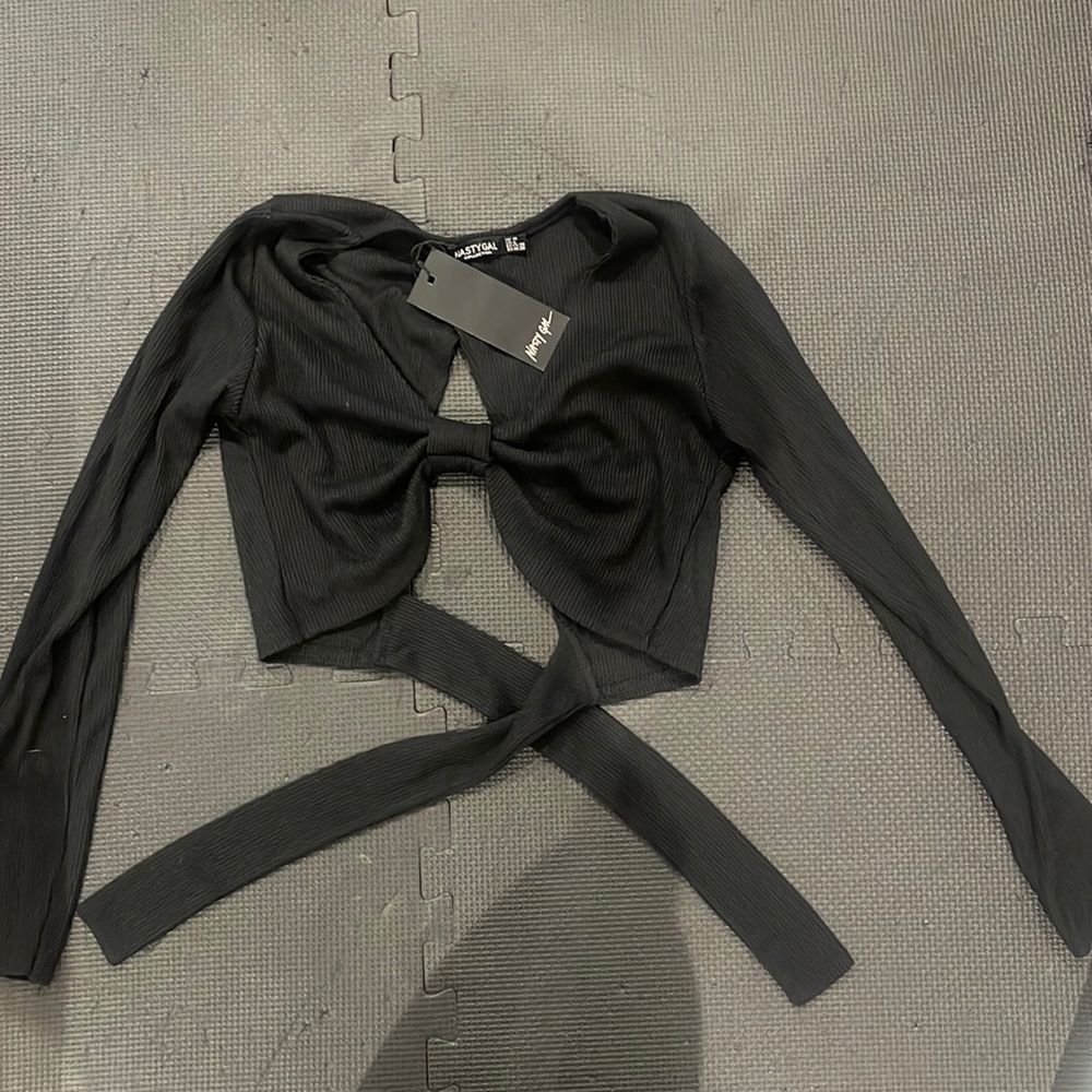 Long sleeve open back tie detail